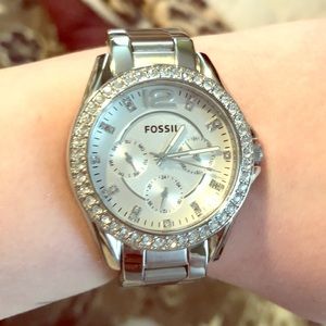 FINAL PRICE! Women’s silver fossil watch